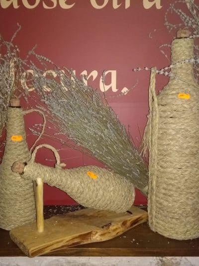 Botellas forradas con esparto